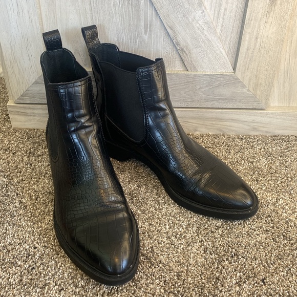 Treasure & Bond Gabriella Chelsea Boot 8 - Picture 3 of 10